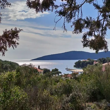 アパート Mirko A1